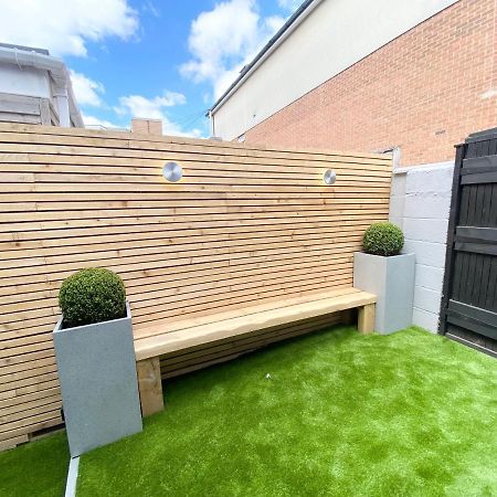 בורנמות' Cloud9 Guest House - By Coastline Retreats - 2 Bedroom Self Contained Garden Flat - Luxury Bath, Netflix, Superfast Wifi, Parking Included מראה חיצוני תמונה