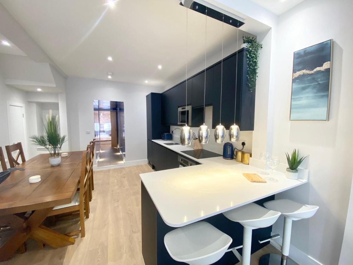 בורנמות' Cloud9 Guest House - By Coastline Retreats - 2 Bedroom Self Contained Garden Flat - Luxury Bath, Netflix, Superfast Wifi, Parking Included מראה חיצוני תמונה
