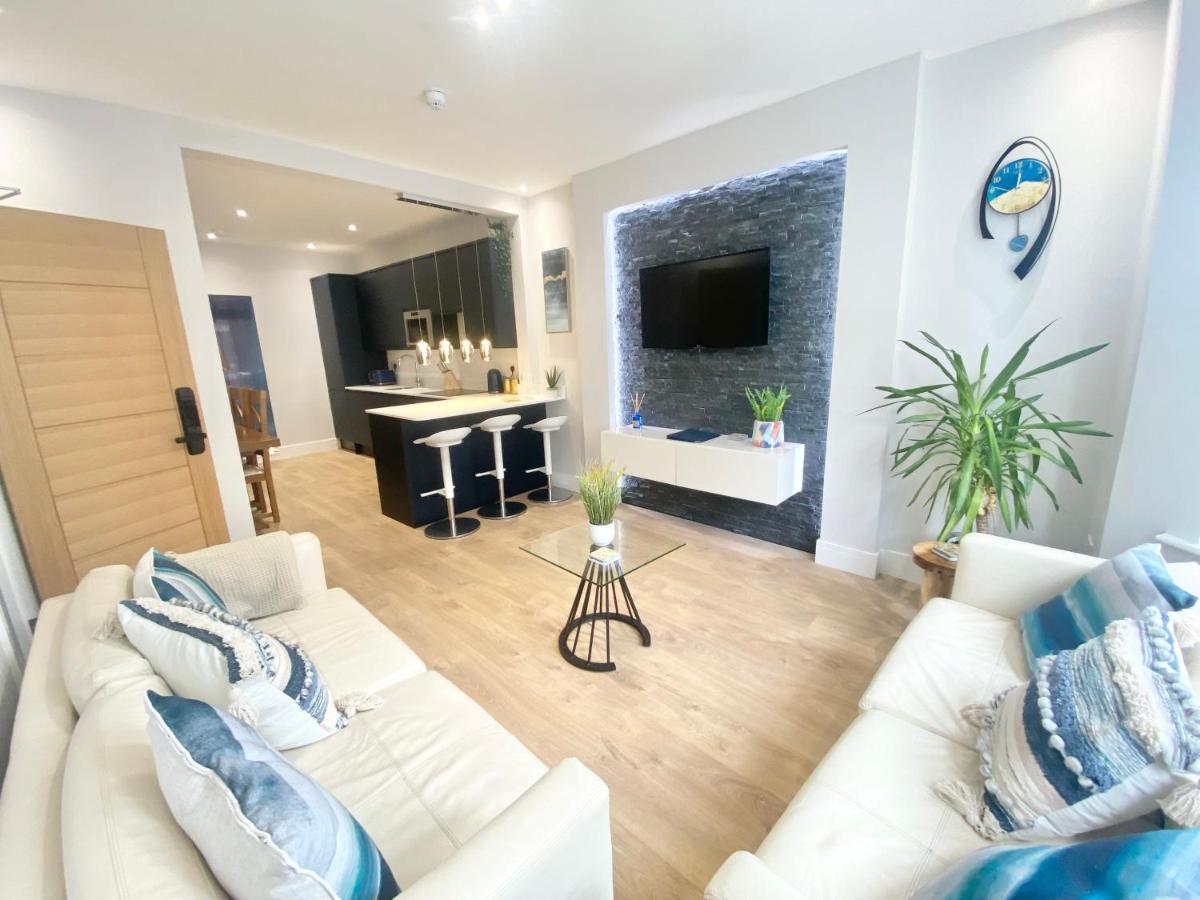 בורנמות' Cloud9 Guest House - By Coastline Retreats - 2 Bedroom Self Contained Garden Flat - Luxury Bath, Netflix, Superfast Wifi, Parking Included מראה חיצוני תמונה